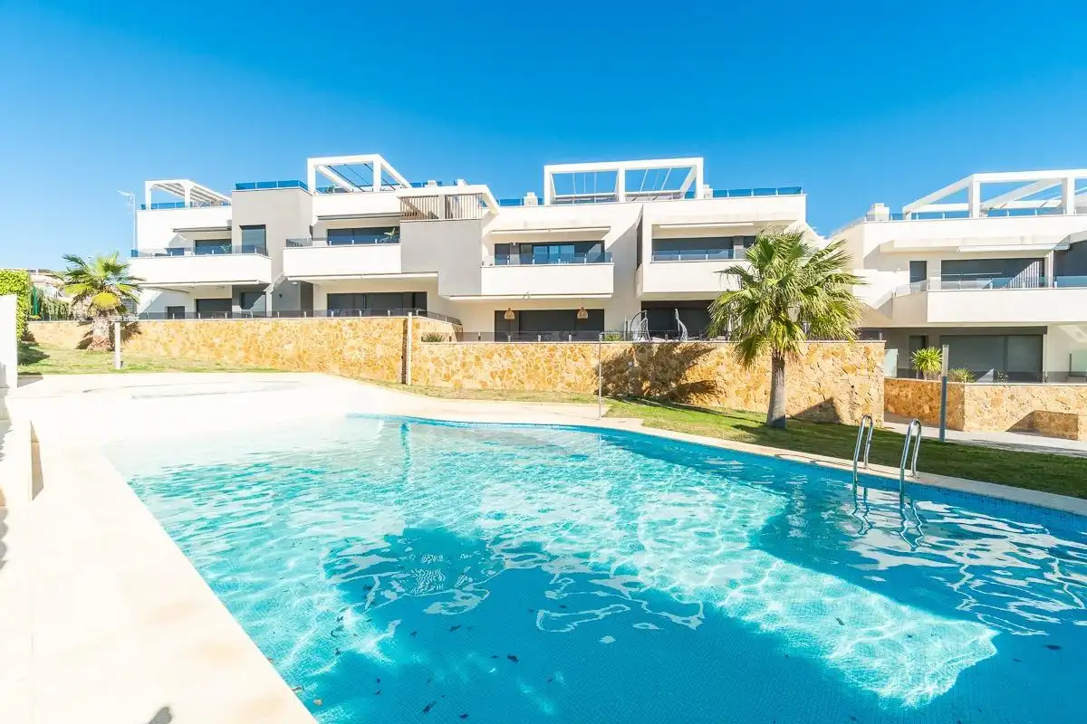 Piscina de Apartamento en venta en Orihuela con Terraza, Trastero y Amueblado