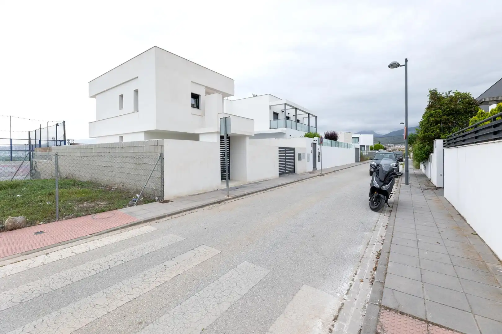 Vista exterior de Casa o xalet en venda en La Zubia amb Terrassa i Piscina