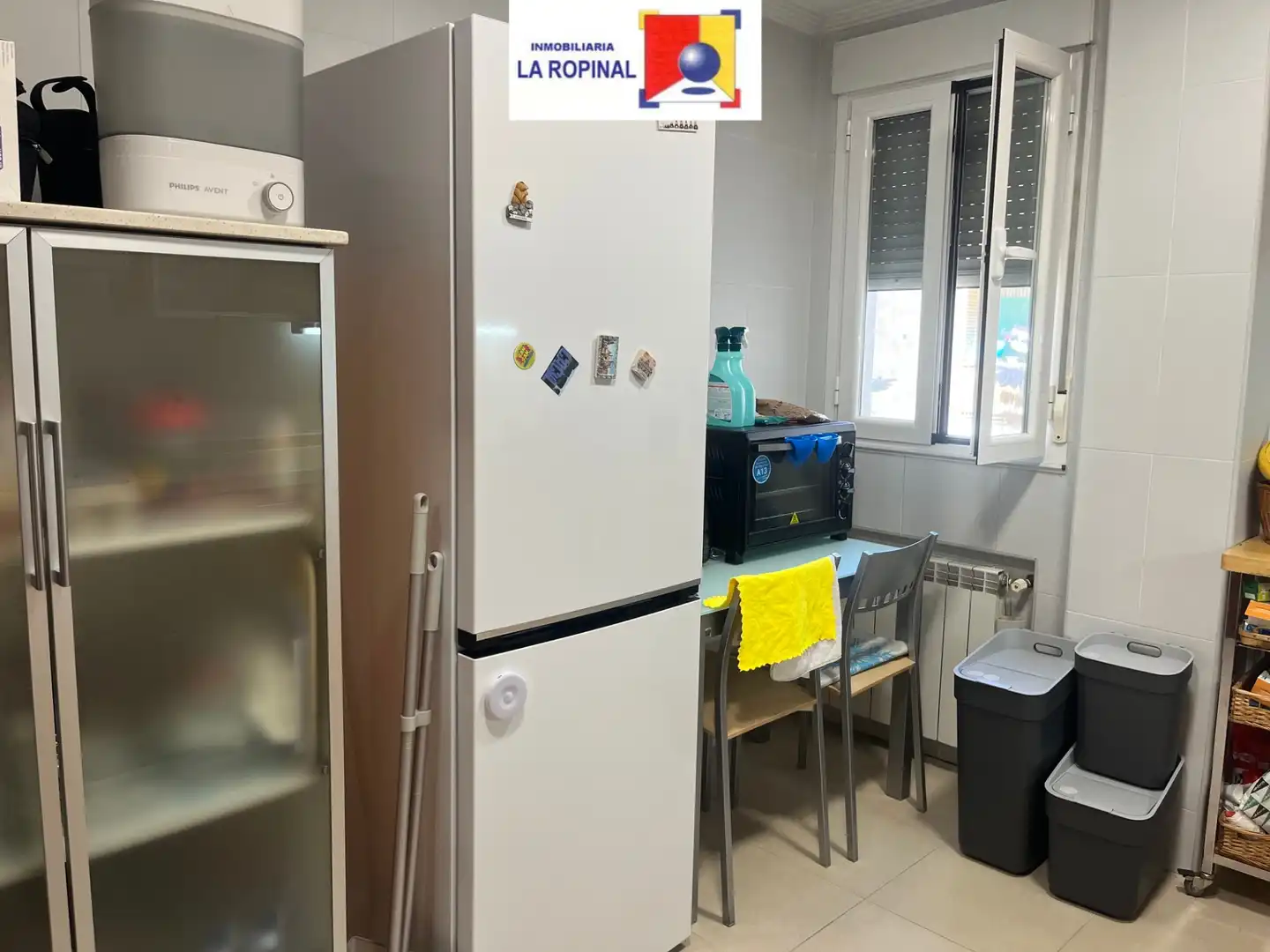 Kitchen of Flat for sale in Salamanca  with Heating, Parquet flooring and Furnished
