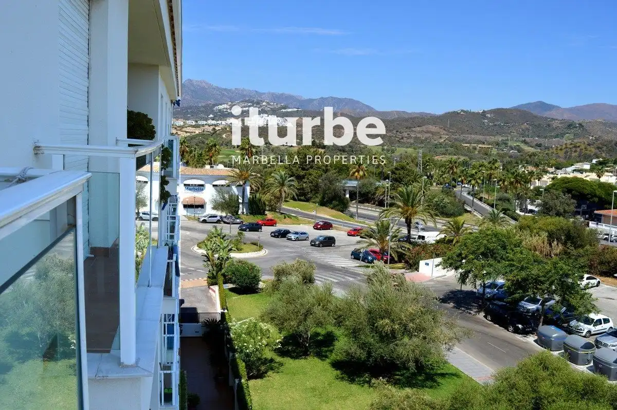 Vista exterior de Pis en venda en Marbella amb Aire condicionat, Calefacció i Piscina