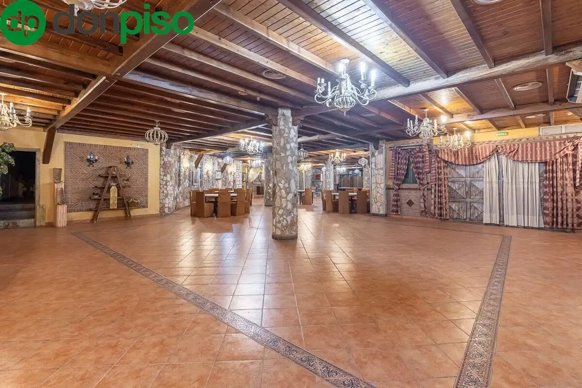Local en venta en Pinos Genil con Terraza