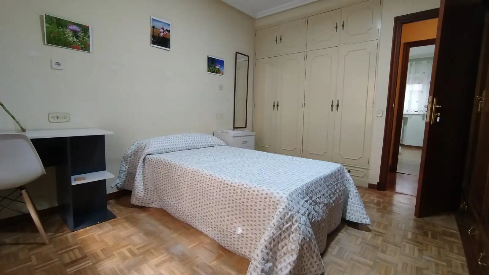 Schlafzimmer von Wohnung zur untervermieten in Salamanca mit Heizung, Parkett und Möbliert