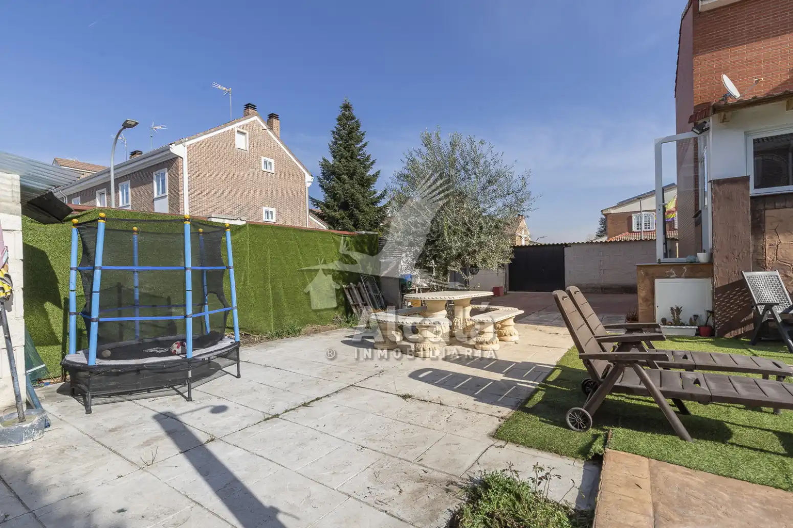 Jardín de Casa adosada en venta en Azuqueca de Henares con Aire acondicionado, Calefacción y Piscina