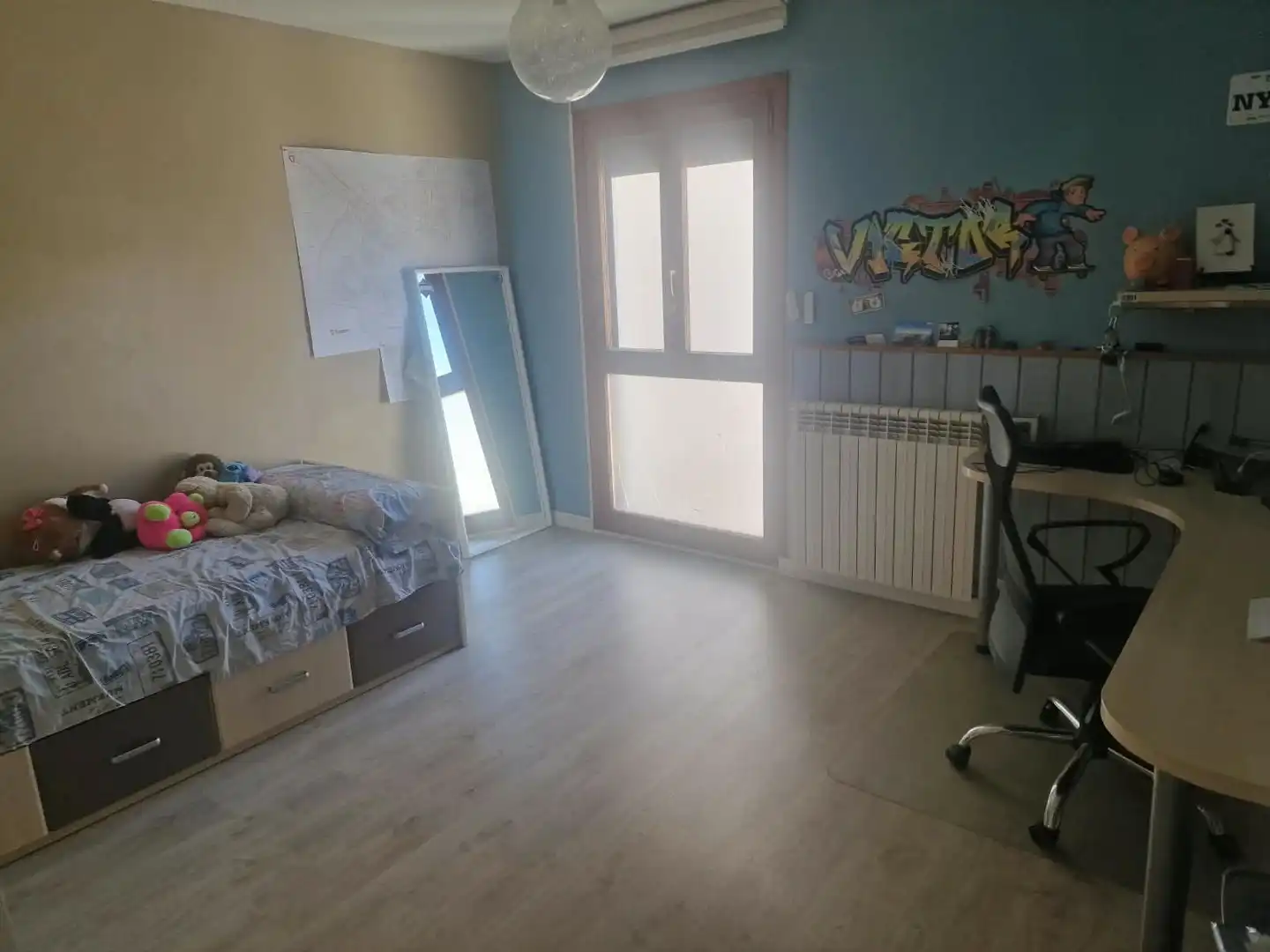 Dormitori de Casa adosada en venda en Zaragoza amb Terrassa i Piscina