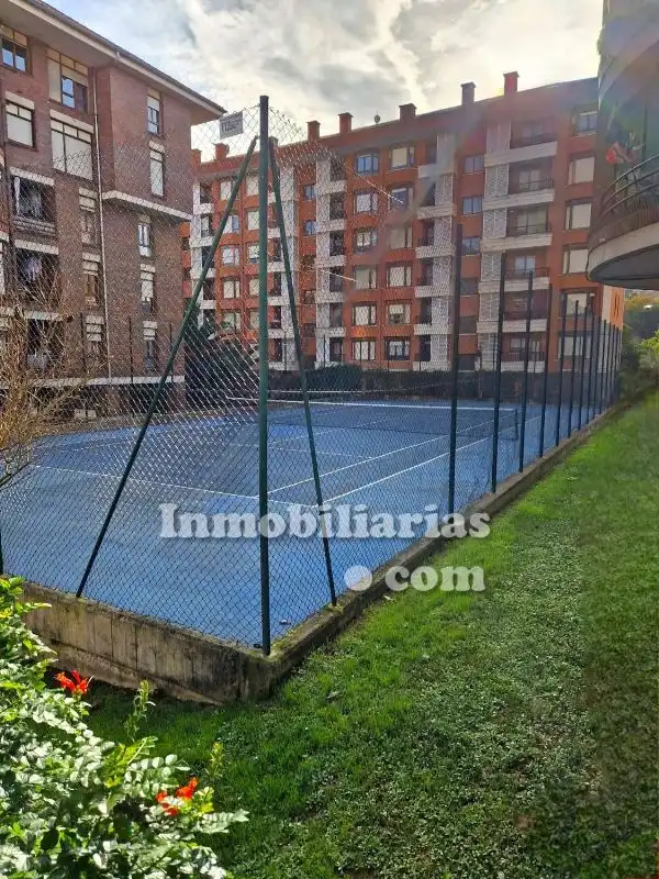 Parking de Ático en venta en Castro-Urdiales con Calefacción, Parquet y Trastero