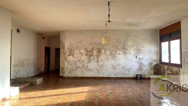 Planta baja en Venta en Carrer Besalú en El Colomer - La Bateria - La Coma