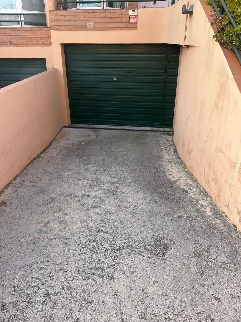 Aparcament de Casa adosada en venda en El Masnou amb Aire condicionat, Calefacció i Jardí privat