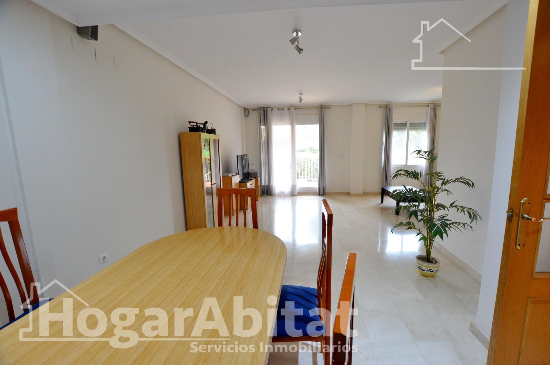 Vista exterior de Casa adosada en venta en Alicante / Alacant con Aire acondicionado, Jardín privado y Terraza