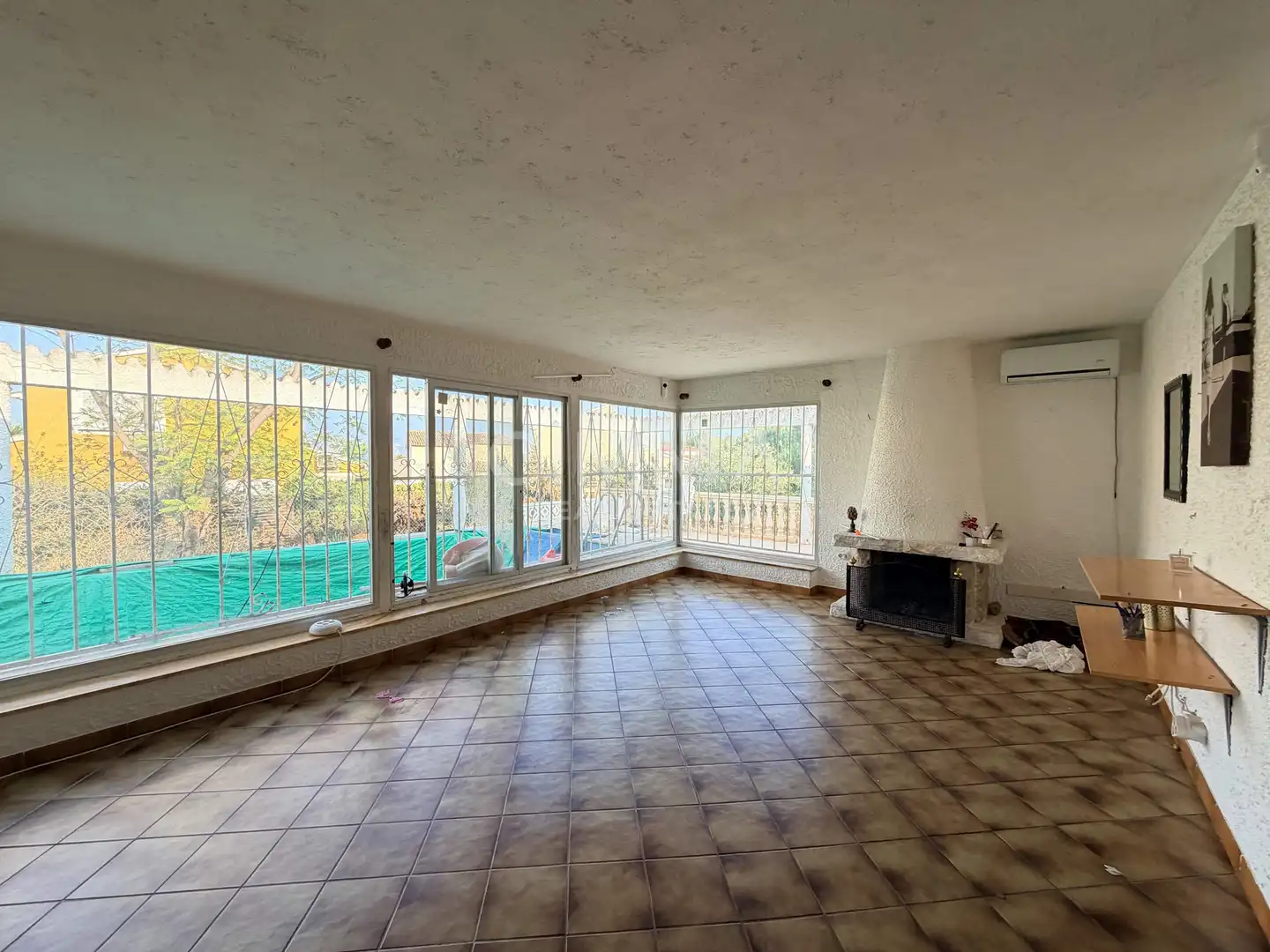 Sala d'estar de Casa o xalet en venda en La Nucia amb Jardí privat, Terrassa i Traster