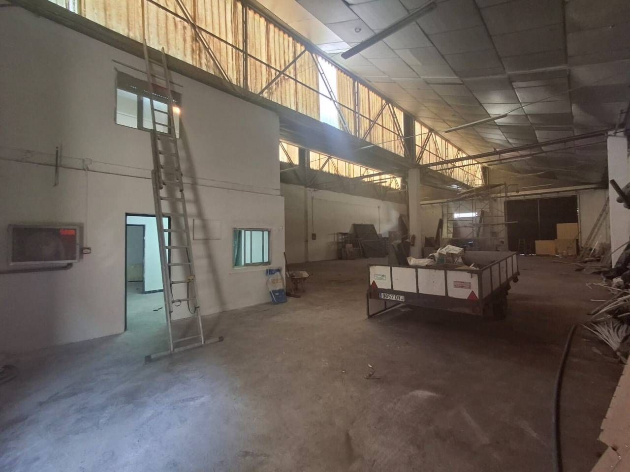 Nau industrial de lloguer en Silla