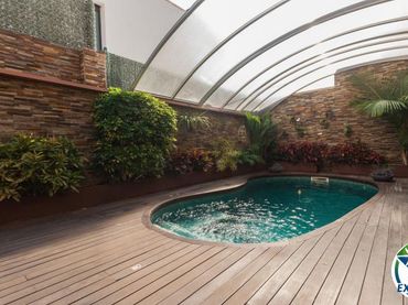 Detached house with pool for sale in Gran Via de Pau Casals