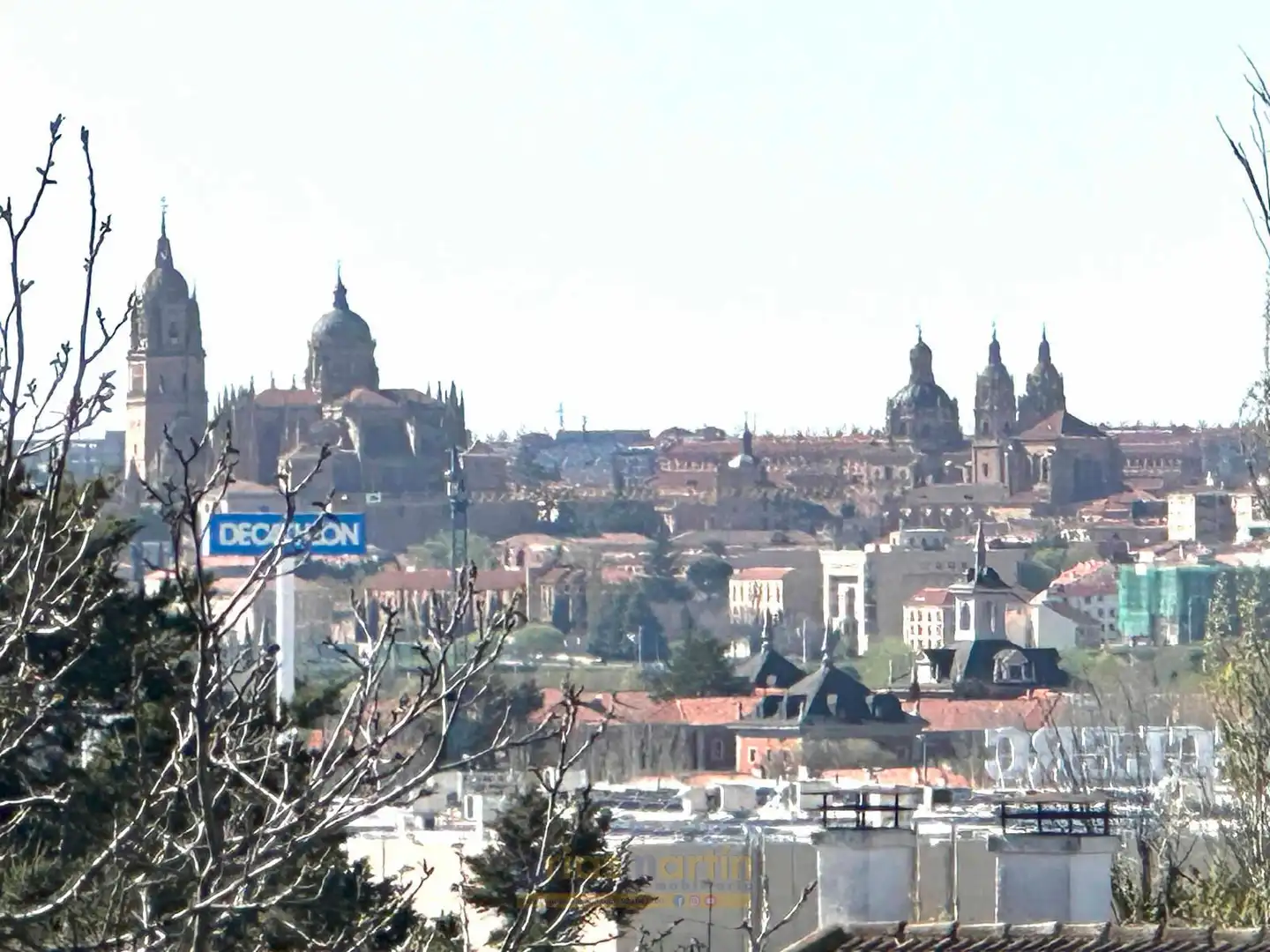 Vista exterior de Casa o xalet en venda en Santa Marta de Tormes amb Calefacció, Jardí privat i Terrassa