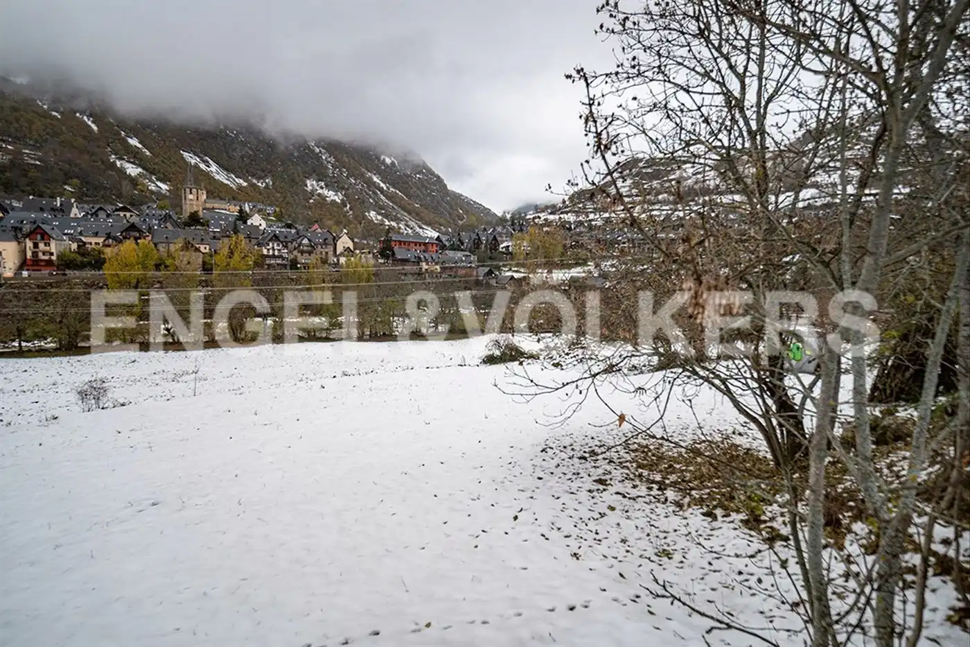 Residential for sale in Naut Aran