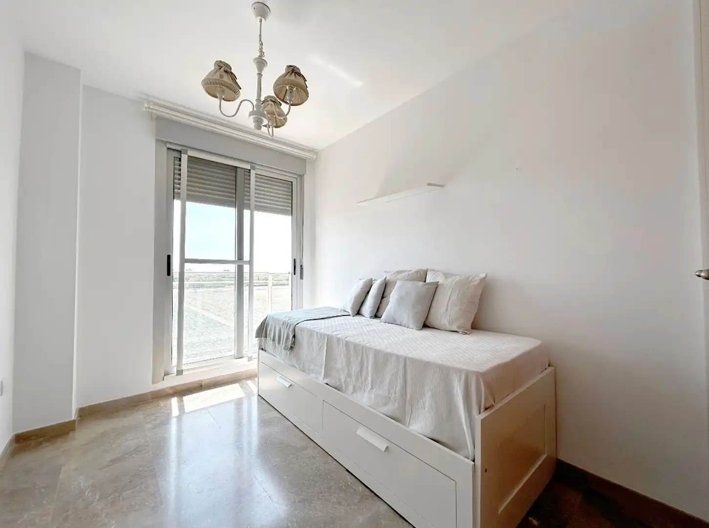 Appartamento con terrazza in affitto a Carrer de la Torreta 18, imagen 4