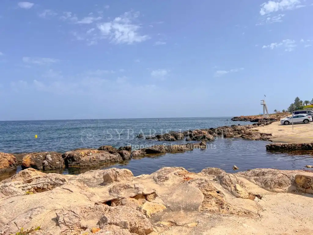 Einfamilien-Reihenhaus zum Verkauf in Dénia mit Klimaanlage und Gemeinschaftspool