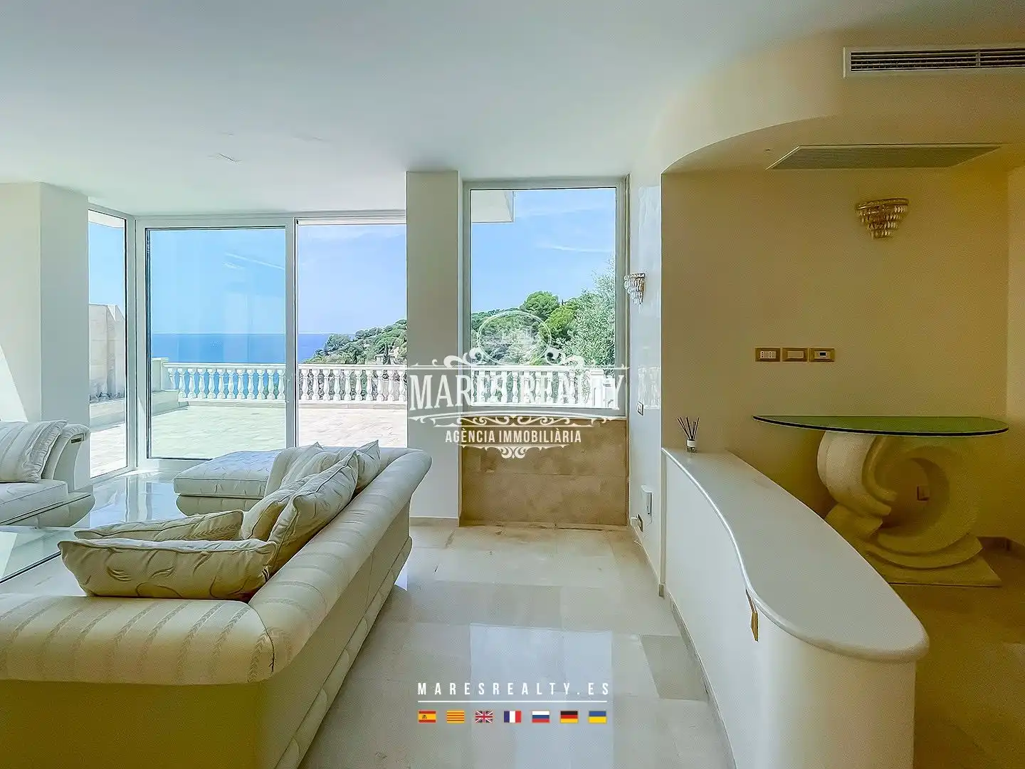Sala d'estar de Casa o xalet en venda en Lloret de Mar amb Aire condicionat, Calefacció i Jardí privat