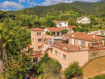 Villa avec balcon à vendre à Calella