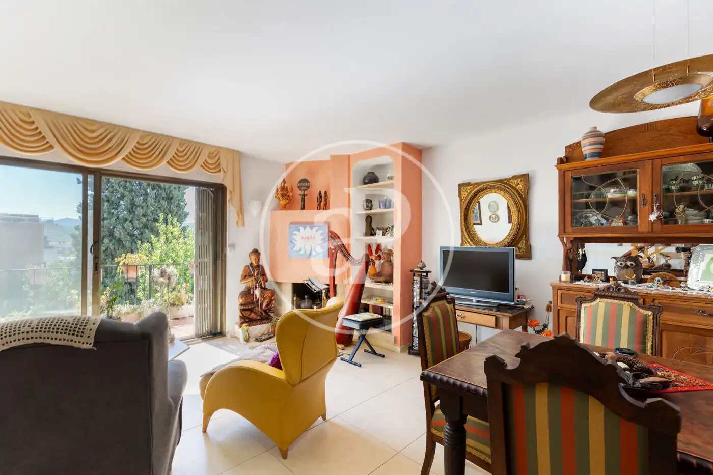 Sala d'estar de Casa adosada en venda en Cerdanyola del Vallès amb Aire condicionat, Calefacció i Jardí privat