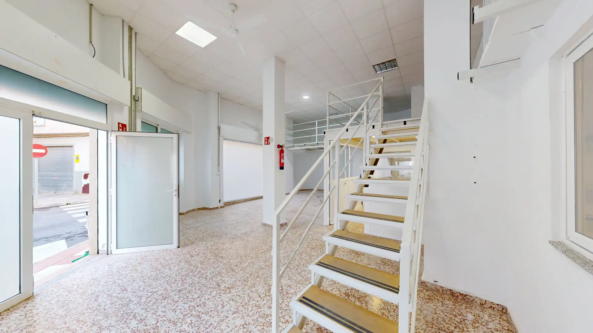 Local en venta en El Campello con Aire acondicionado, Calefacción y Alarma