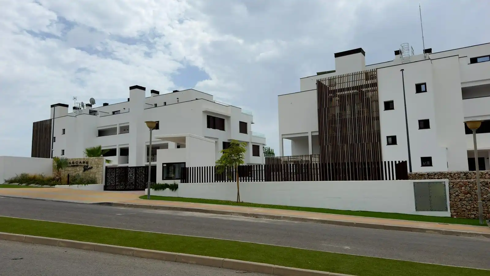 Vista exterior de Apartament de lloguer en Finestrat amb Aire condicionat, Jardí privat i Terrassa