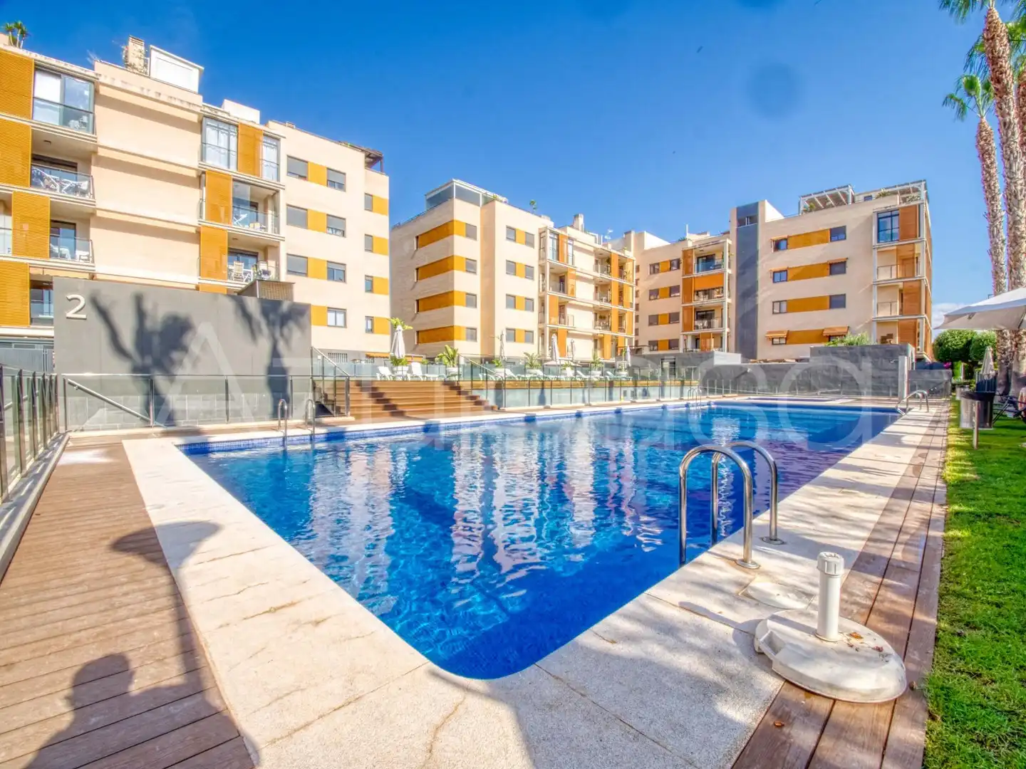 Schwimmbecken von Wohnung zum Verkauf in El Campello mit Klimaanlage, Privatgarten und Parkett