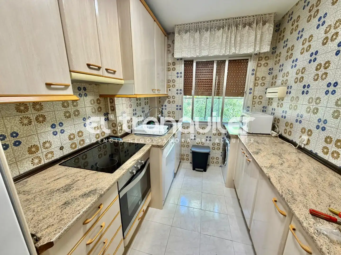 Kitchen of Flat for rent in Madrid  with Parquet flooring, Furnished and Washing machine