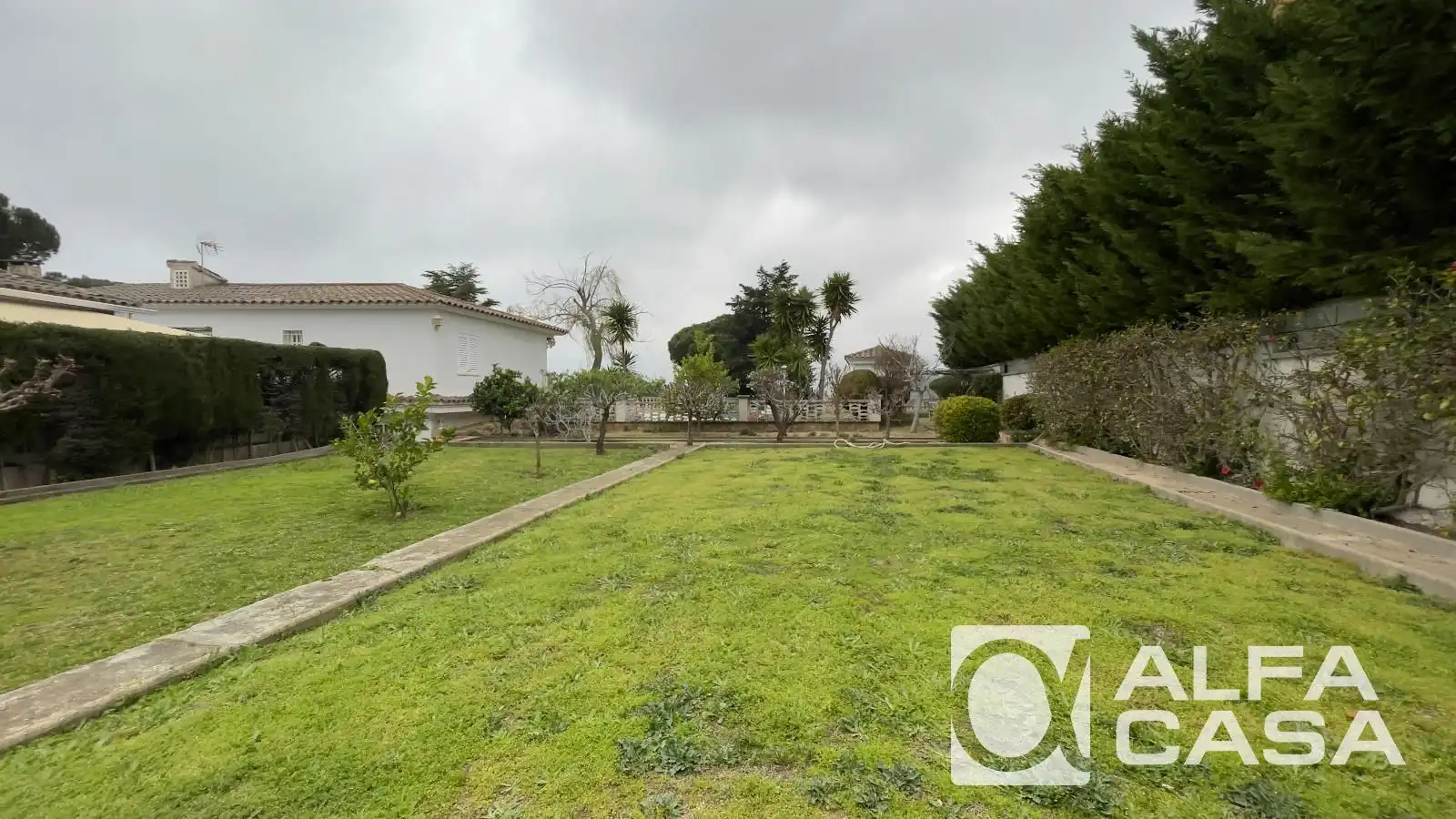 Houses for sale in Canyelles