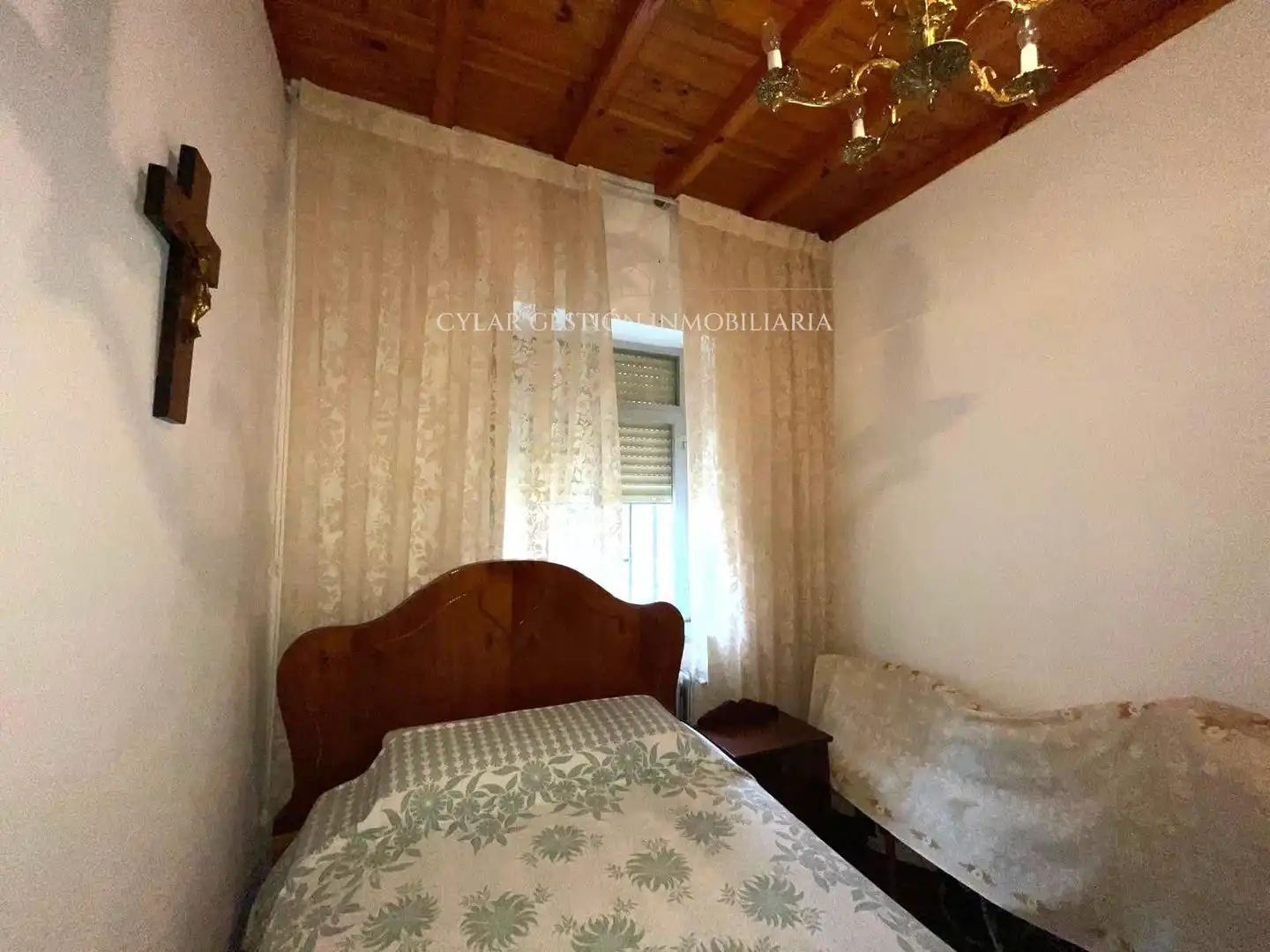 Dormitori de Casa o xalet en venda en San Pedro de Rozados amb Calefacció, Traster i Moblat