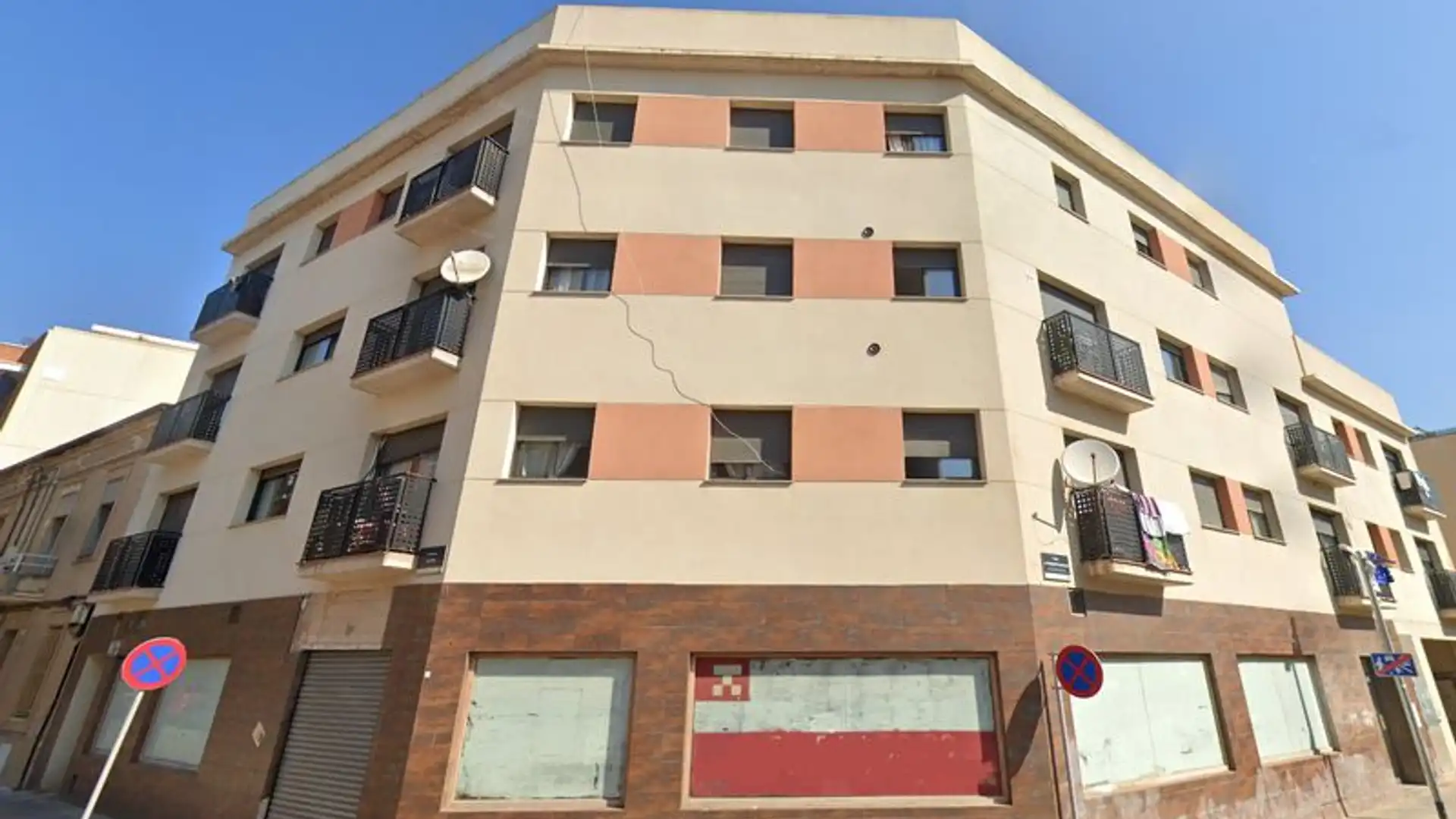 Vista exterior de Local en venta en Viladecans