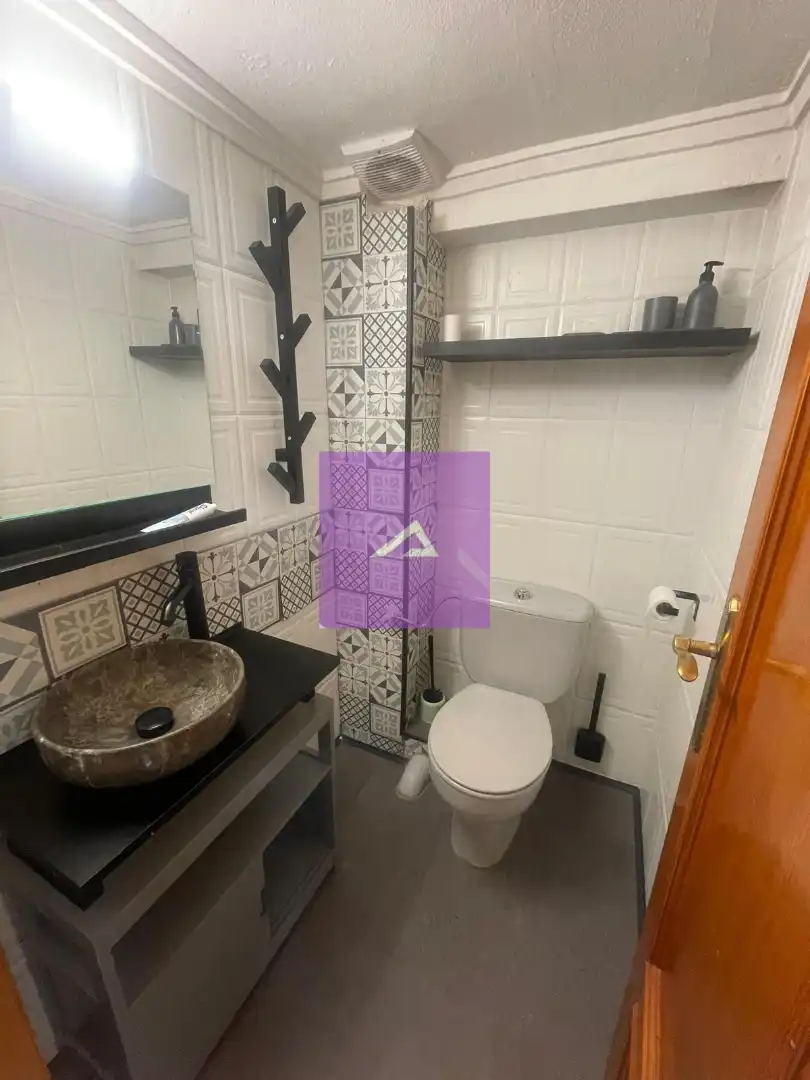 Baño de Local en venta en Valencia con Aire acondicionado y Amueblado