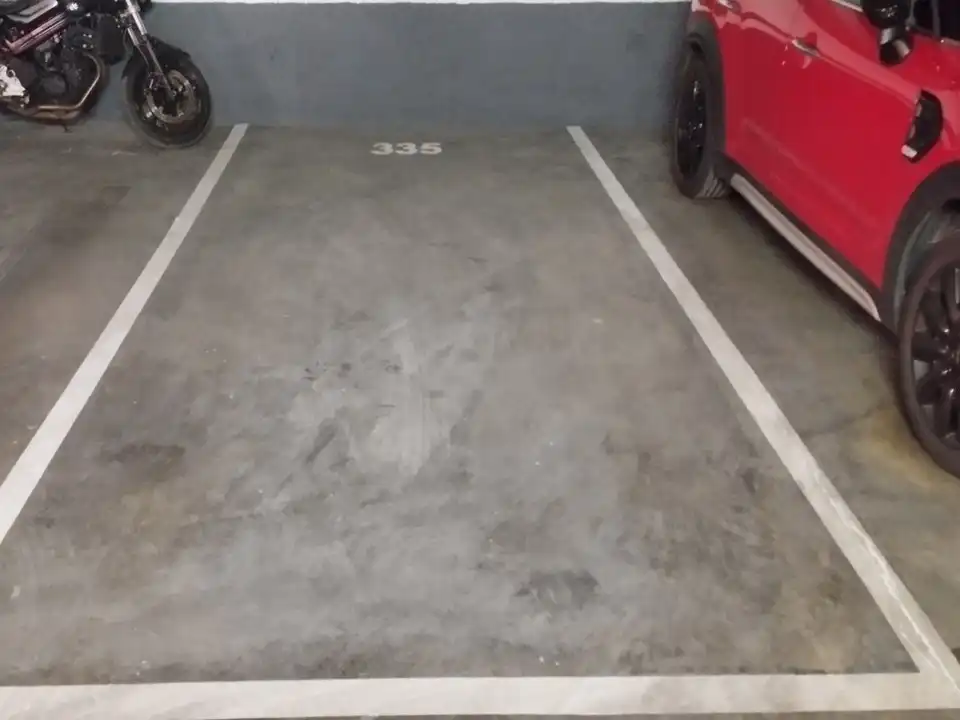 Parkplatz von Garage zur Miete in Madrid
