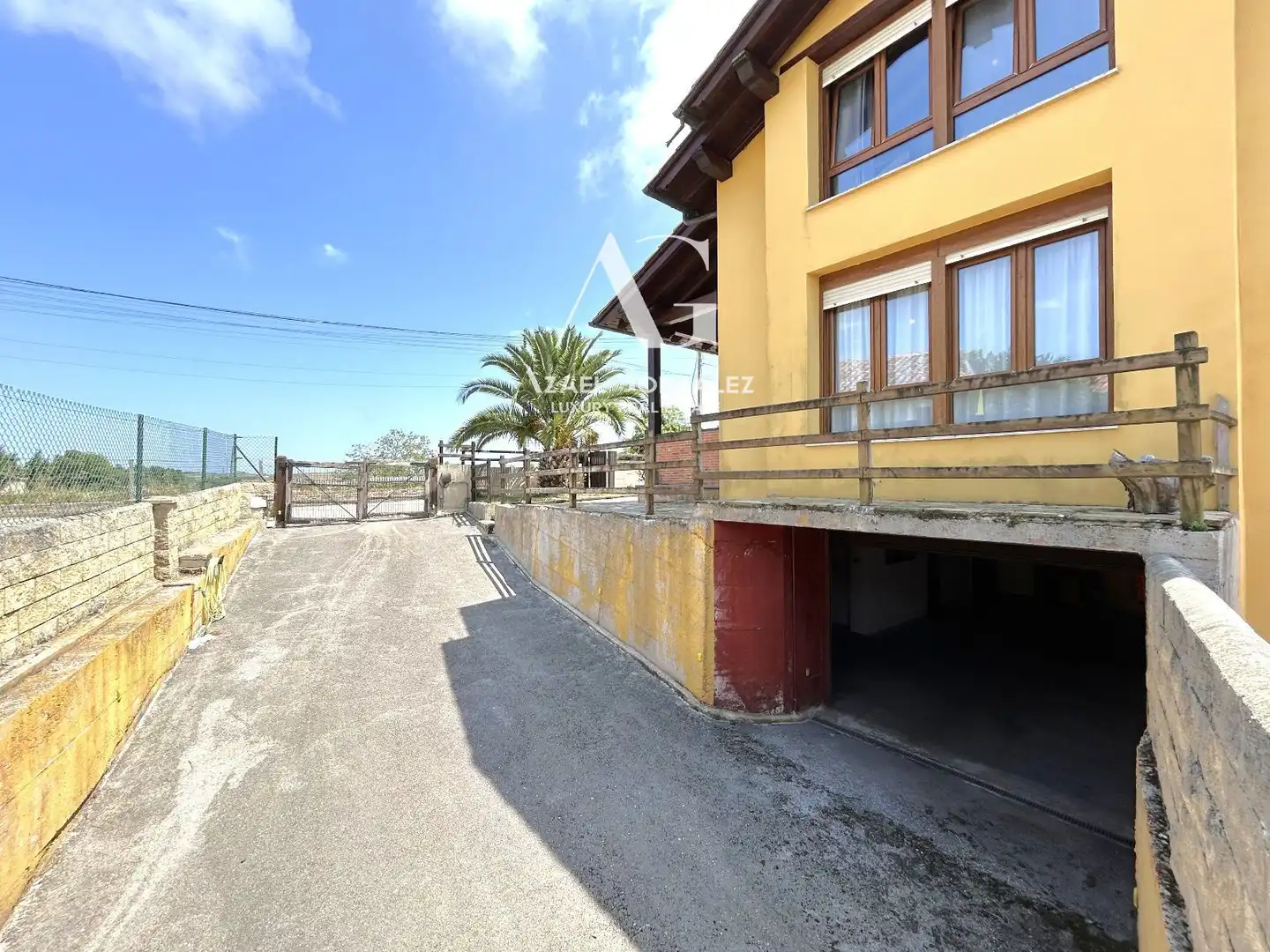 Vista exterior de Casa o xalet en venda en San Vicente de la Barquera amb Calefacció, Jardí privat i Terrassa