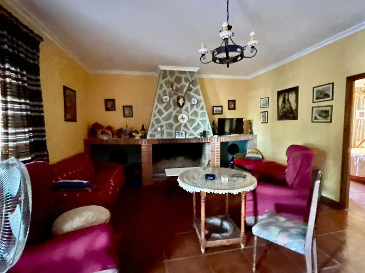 Sala d'estar de Finca rústica en venda en Valdepeñas amb Piscina