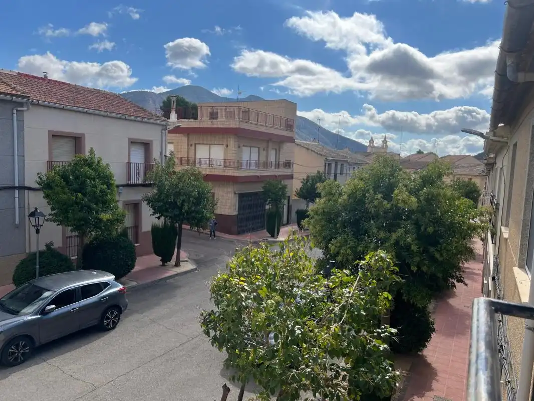 Vista exterior de Casa adosada en venda en Algueña amb Aire condicionat, Calefacció i Terrassa