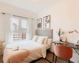 Bedroom of Apartment to share in  Valencia Capital