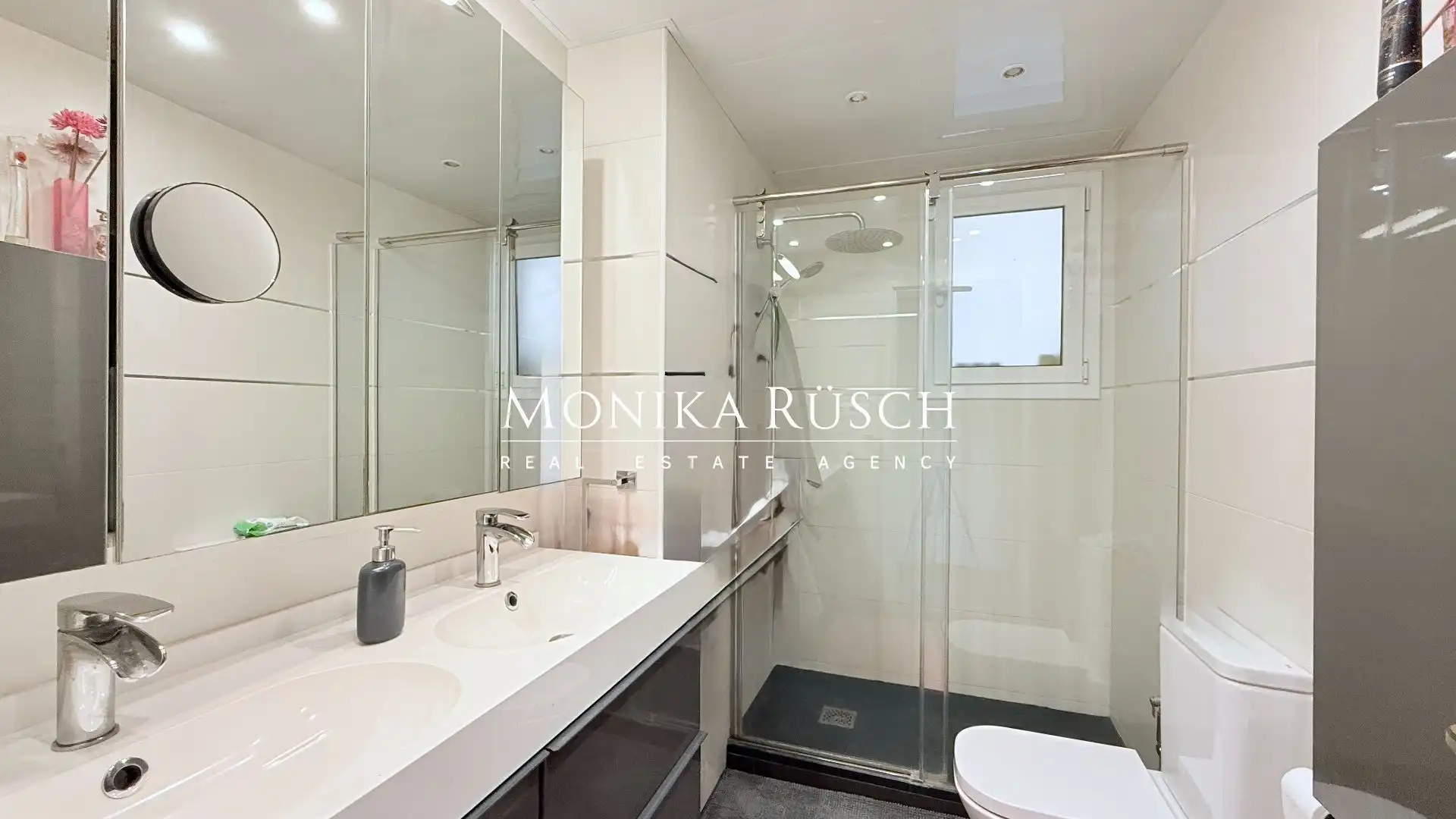 Badezimmer von Wohnung zum Verkauf in Barcelona mit Klimaanlage, Heizung und Terrasse
