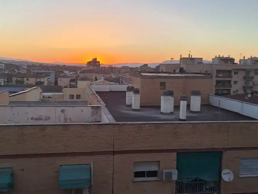 Vista exterior de Pis en venda en Granada amb Aire condicionat, Parquet i Terrassa