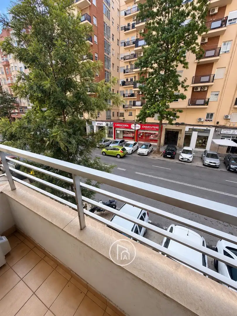 Außenansicht von Wohnung zum Verkauf in Valencia mit Klimaanlage, Terrasse und Balkon