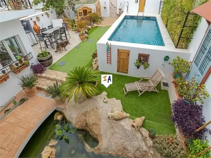 Jardí de Casa adosada en venda en Alfarnatejo amb Terrassa, Traster i Piscina