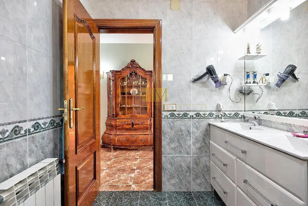 Baño de Casa o chalet en venta en Vallirana con Aire acondicionado, Calefacción y Jardín privado