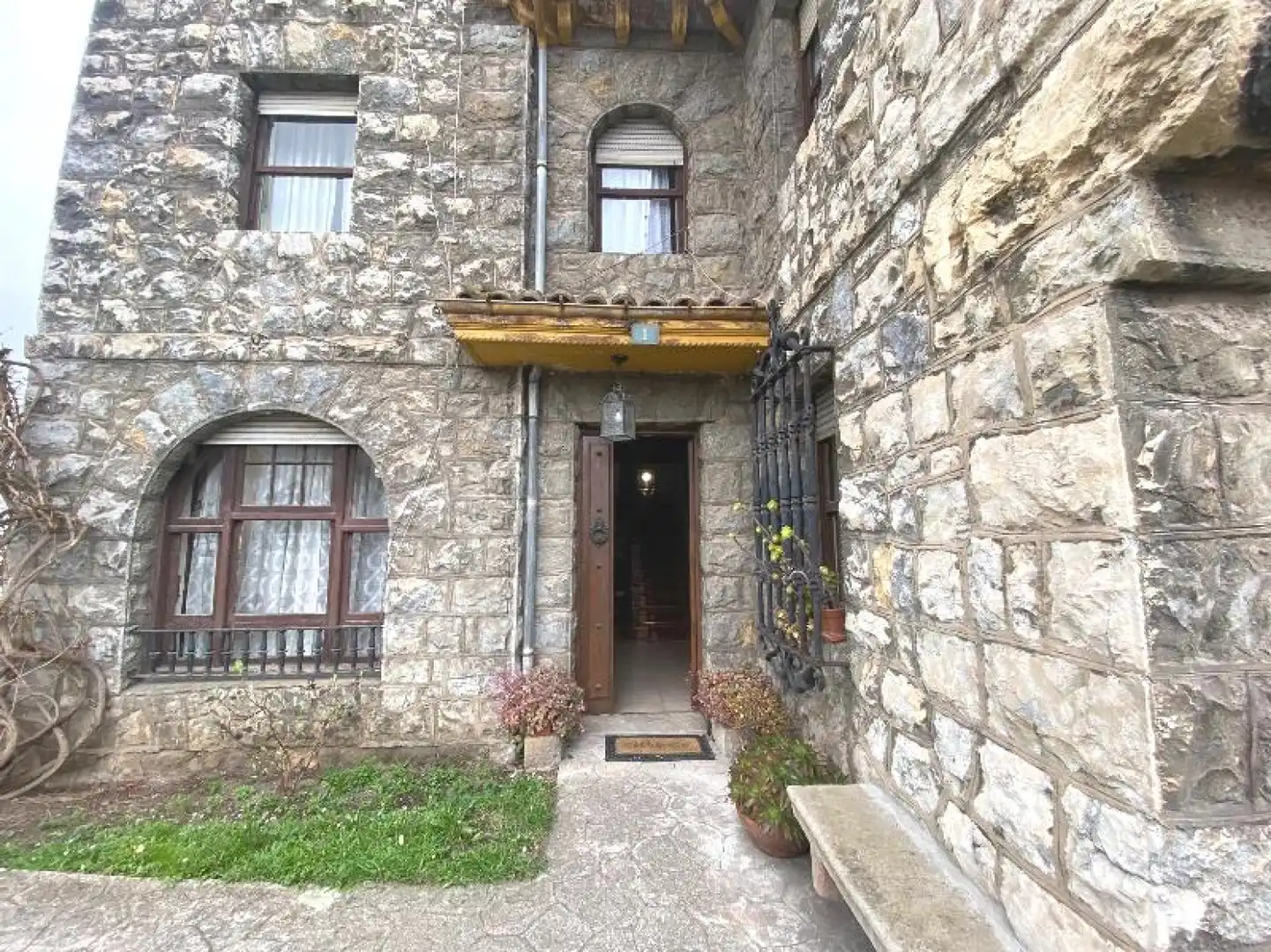 Vista exterior de Casa o chalet en venta en Torrelavega  con Calefacción, Trastero y Balcón