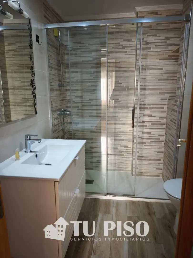 Baño de Piso en venta en Fuenlabrada con Calefacción, Parquet y Terraza