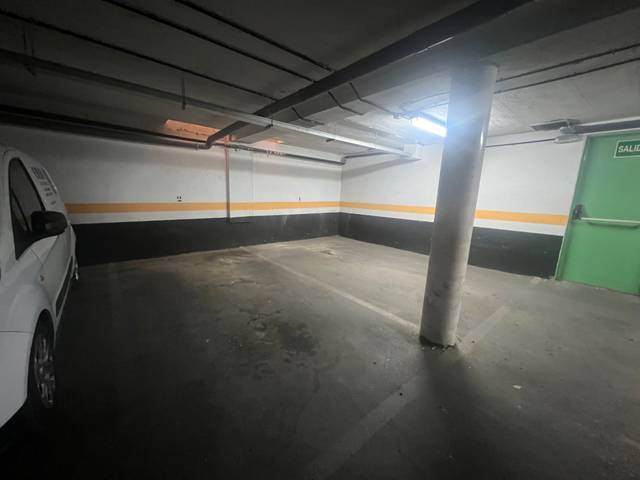 Garaje en Venta en Calle de Alfredo Marqueríe en La Paz