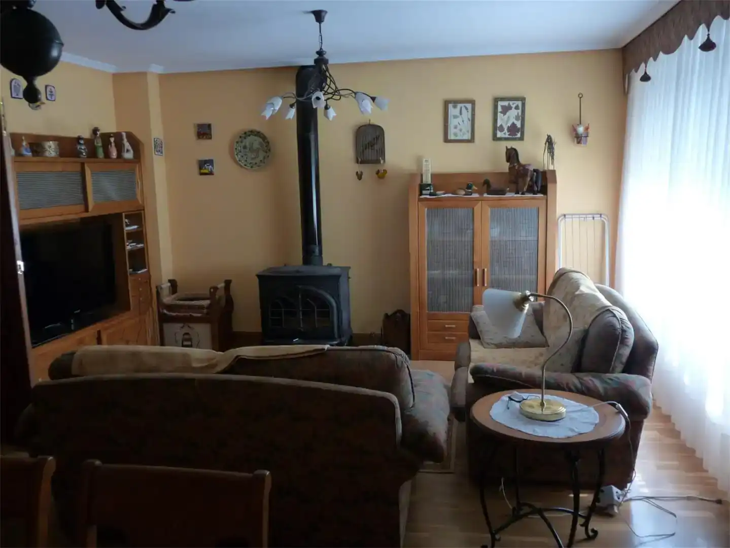 Sala d'estar de Casa o xalet en venda en Miranda de Ebro amb Jardí privat, Parquet i Traster