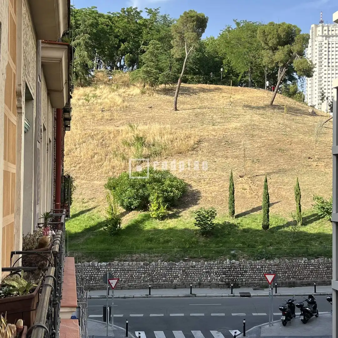 Wohnung zum Verkauf in Madrid mit Heizung, Terrasse und Möbliert