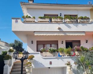 Exterior view of Single-family semi-detached for sale in Roda de Berà  with Air Conditioner, Terrace and Balcony