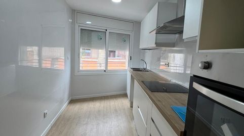 Piso Reformado con 4 Habitaciones, Parquet y Cocina Moderna