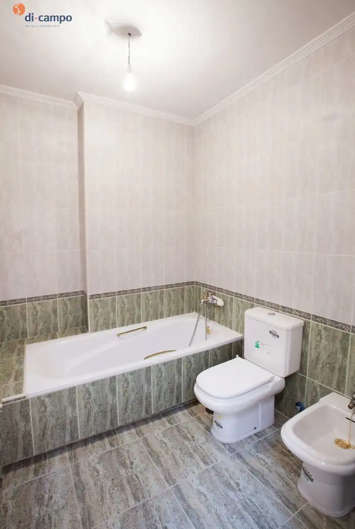 Bathroom of Houses for sale in Valladolid  with Air Conditioner, Heating and Terrace