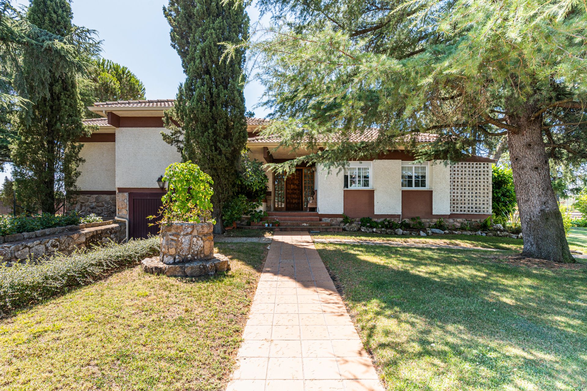 Exterior view of House or chalet for sale in Valdemorillo  with Heating, Private garden and Swimming Pool