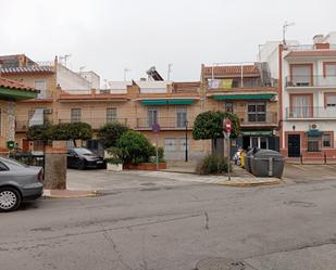 Vista exterior de Casa adosada en venda en La Algaba amb Aire condicionat, Calefacció i Moblat